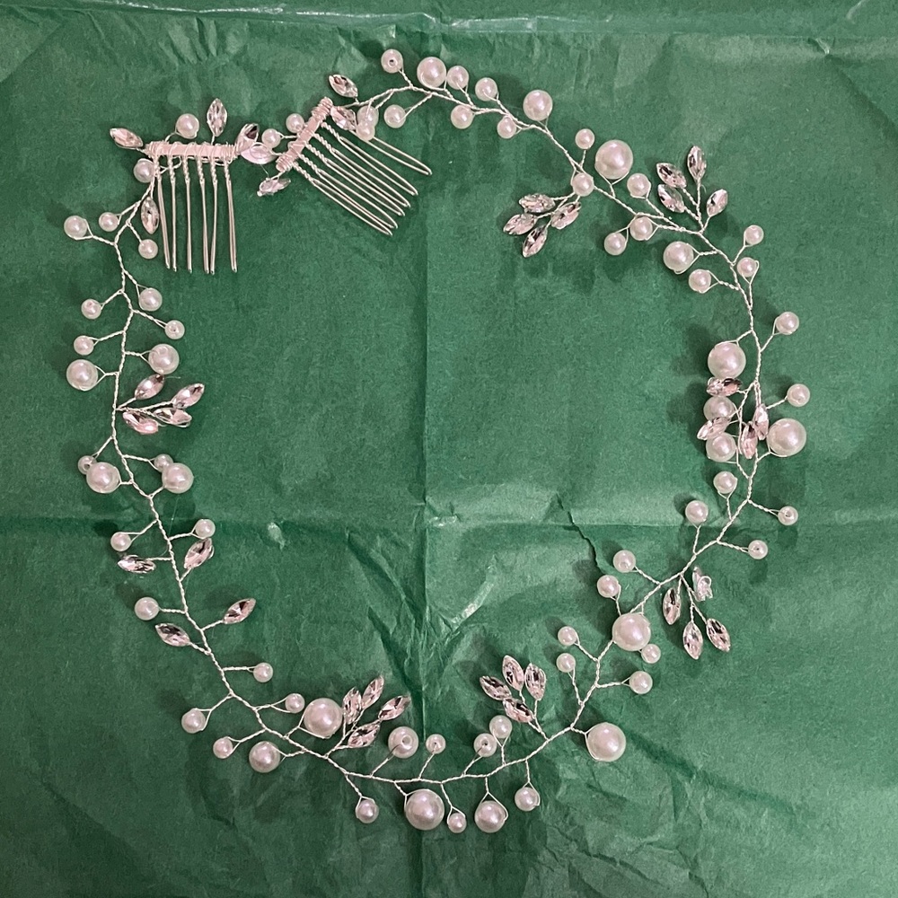 Elegant Pearl and Crystal Hair Vine